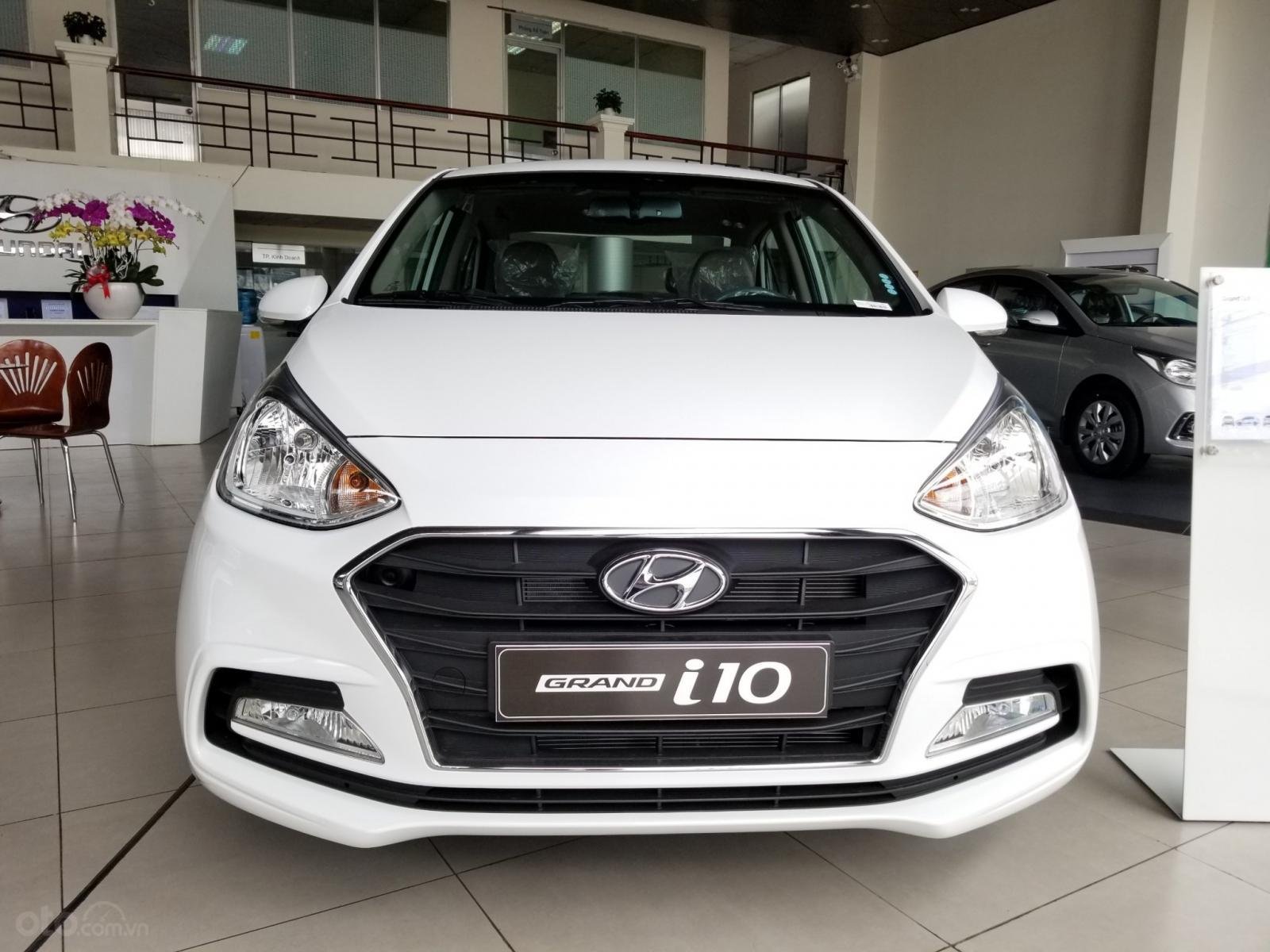 Hyundai Grand i10 giảm giá, Hyundai Grand i10 màu trắng